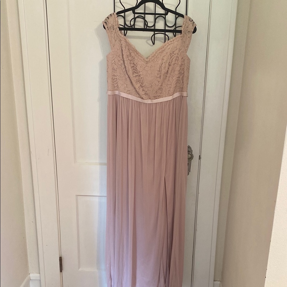 Elegant Lace Maxi Dress in Blush Pink